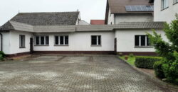 Dom Chwalęcice z budynkiem gospodarczym